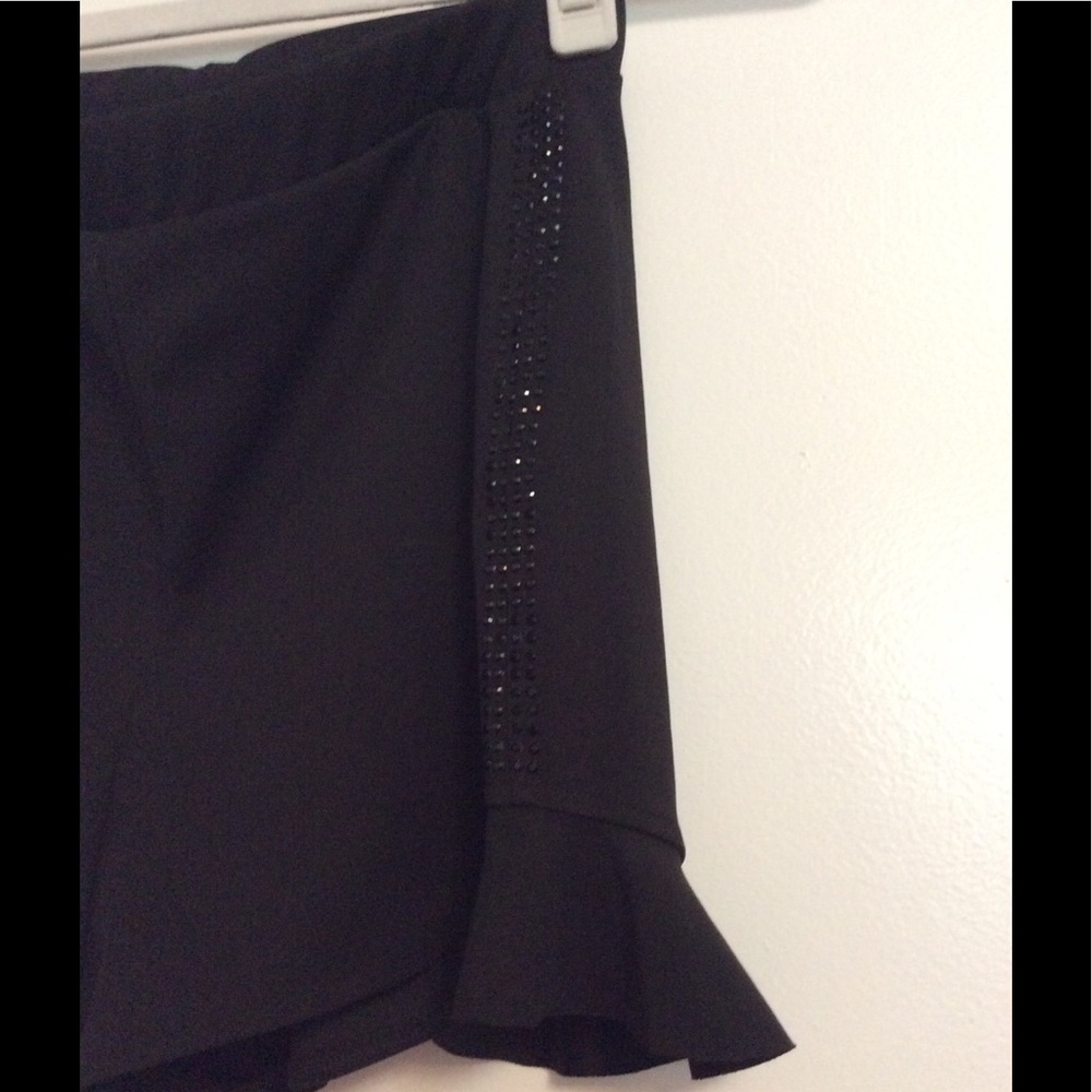 Kimmie Ruffle Rhinestone Short - Picture 2 of 11